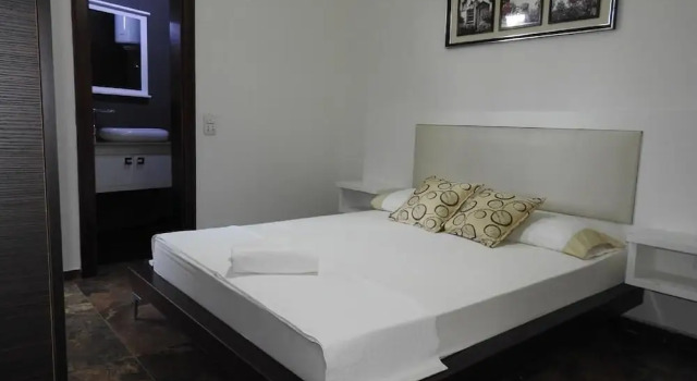 Апартаменты Apartments and Rooms Four Roses