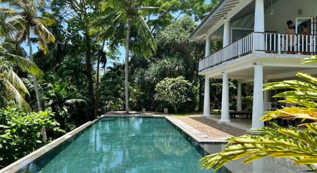 Полулюкс с видом на бассейн Good Vibes Villas Retreat And Restaurant