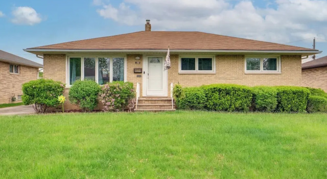 Коттедж 8 Mi to Cleveland: Family Home w/ Fenced Backyard!
