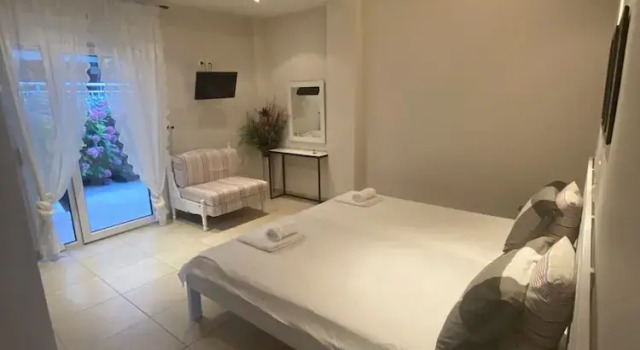 Студия Klio Apartments and Studios