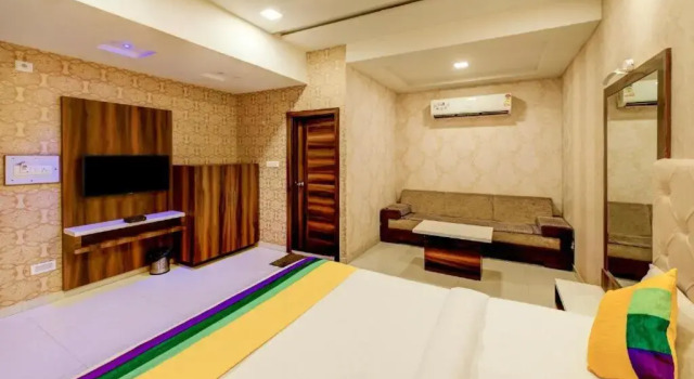 Hotel Landmark by Sky Stays, Rezerwuj Hotel Koba Gujarat