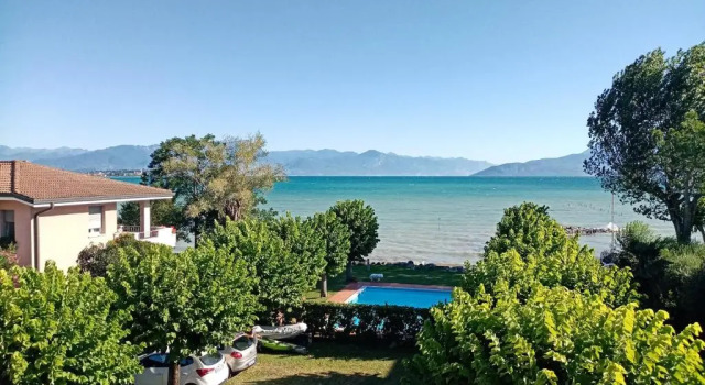 Casa Lugana 8 - monolocale con piscina fronte lago, Забронировать Отель Лугана-ди-Сирмионе 