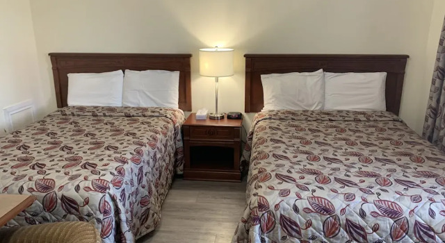 Трёхместный семейный номер Standard Century Motel