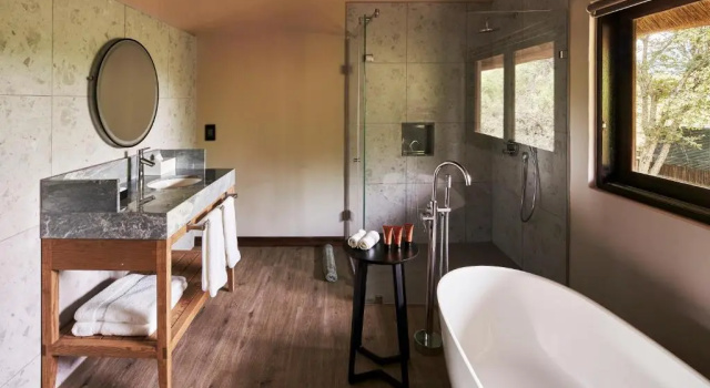 Номер Deluxe Letamo at Qwabi Private Game Reserve by NEWMARK