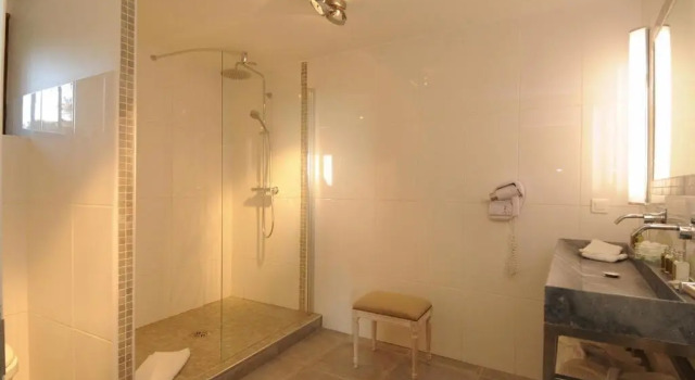 Полулюкс Le Mas Des Aigras - Hôtel & Restaurant de Charme en Provence
