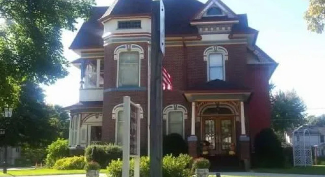 Queen Anne Bed and Breakfast, Prenota Hotel Cambridge Iowa