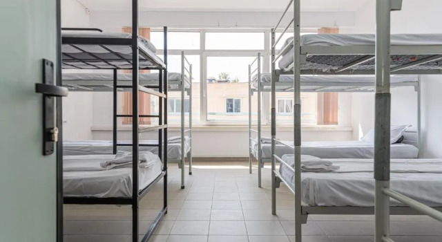 Кровать в общем номере (мужской номер) Hostel Ghimbav Airport