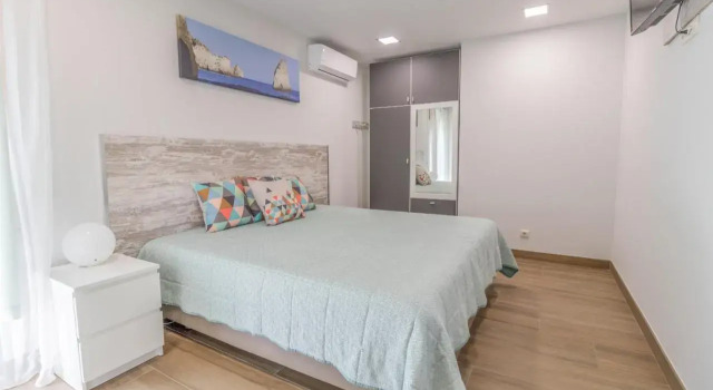 #035 Lovely Relaxing Beach Flat in New Town w Pool