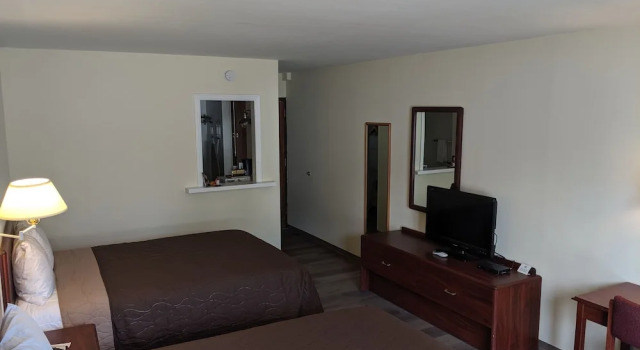 Четырёхместный номер Standard Western Inn and Suites