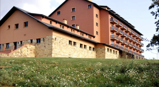 Parador de Cervera de Pisuerga, Забронировать Отель Сервера-де-Писуэрга Паленсия