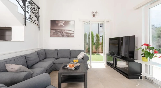 Elegant Hvar town villa with pool, Забронировать Отель Отели Хвара с парковкой, рядом с Church of the Holy Spirit Hvar, Парковка