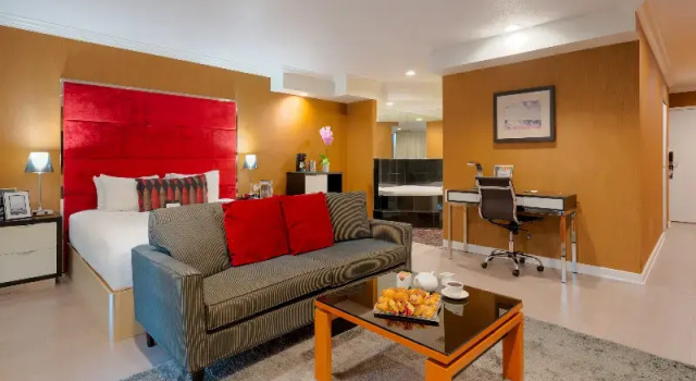 Люкс с балконом Executive Suites Hotel & Conference Center, Metro Vancouver