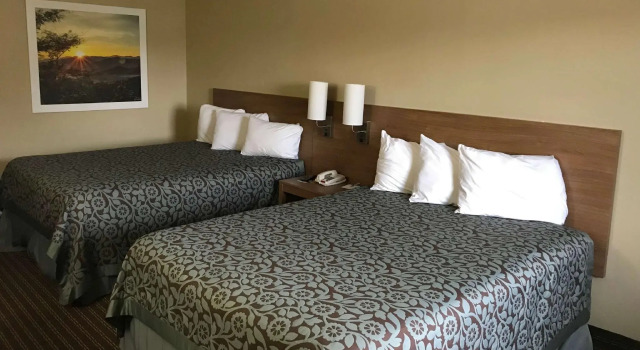 Четырёхместный номер Standard Days Inn By Wyndham Lexington-Columbia