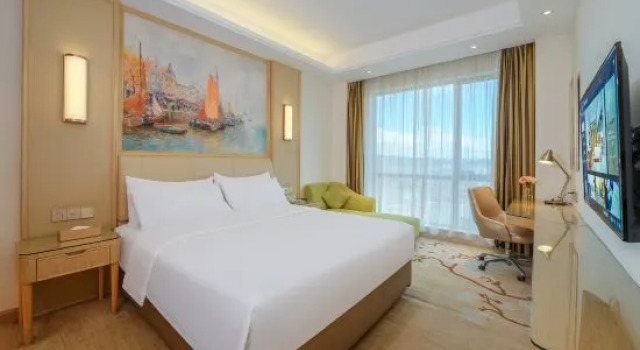 Люкс Deluxe с видом на город ViennaInternational Hotel Shenzhen Longgang Lilan