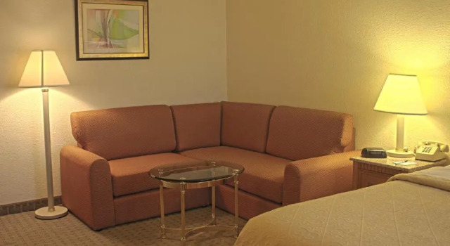 Четырёхместный номер Standard Quality Inn & Suites Indianapolis Northwest