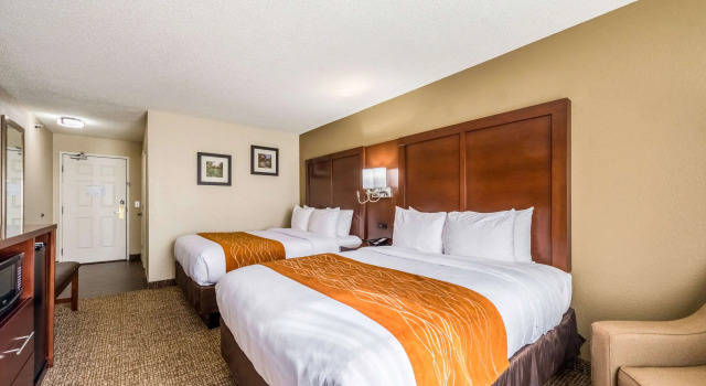 Четырёхместный номер Standard Comfort Inn & Suites Dayton North