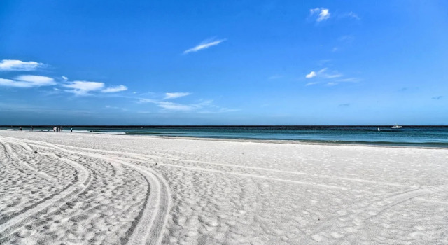 Indian Rocks Beach Unit - Steps From the Shoreline, Забронировать Апартаменты/квартира Отели Клируотер-Бич с парковкой, Парковка