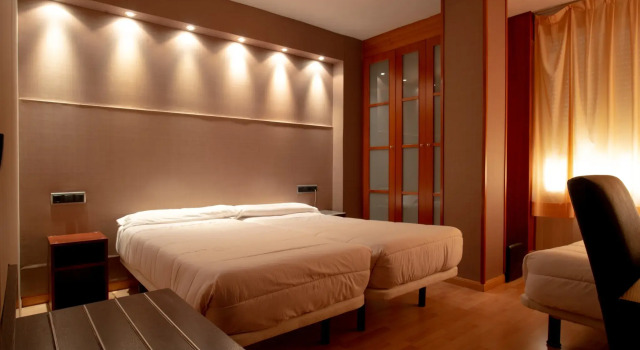 Трёхместный номер Hotel Villa de Barajas