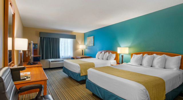 Четырёхместный номер Standard Best Western Governors Inn and Suites