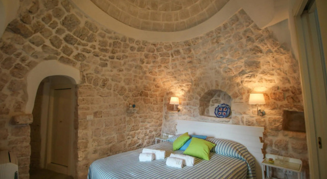 TD Trulli di Bouganville with Large Amazing Pool, Buchen Sie Ferienhaus Monopoli Metropolitanstadt Bari