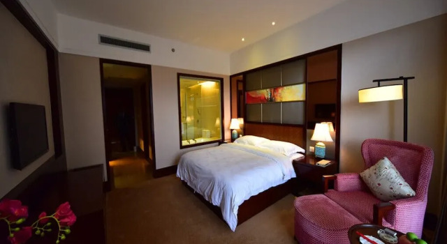 Двухместный номер Standard с частичным видом на море Dali Art Golf Hotel