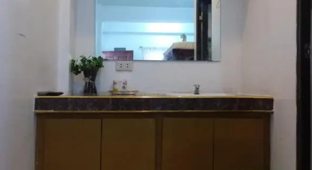 Кровать в общем номере Petes inn