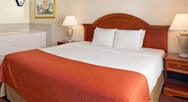 HomeRidge Inn & Suites, Забронировать Отель Отели Иллинойс 3 звезды, 3*
