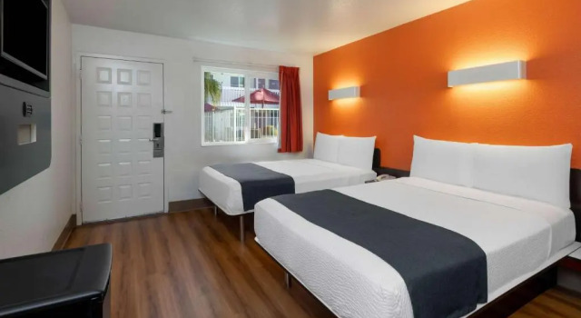 Четырёхместный номер Standard Motel 6 -Carpinteria, CA - Santa Barbara - South