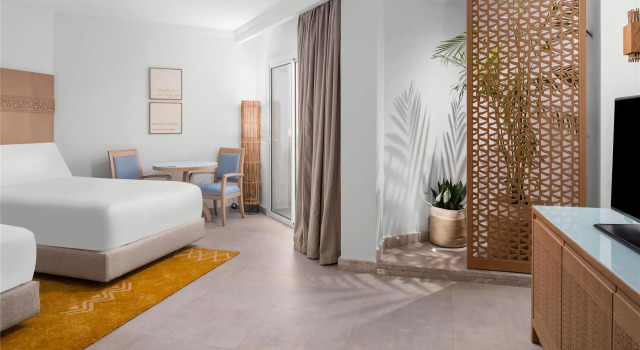 Двухместный номер Beachside Premium с видом на бассейн DoubleTree by Hilton Sharm El Sheikh Sharm Bay