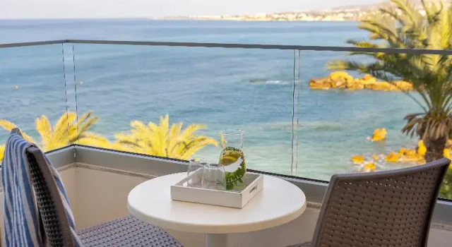 Habitación individual Estándar con balcón y con vista al mar Queens Bay Hotel