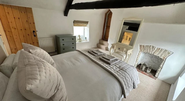 Beautiful 4-bed Cottage in Heart of the Cotswolds, Book Feriehus Witney 