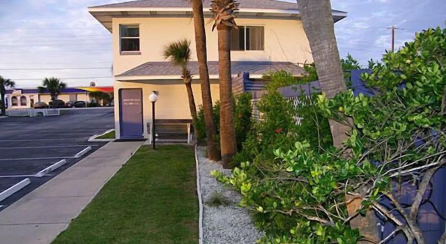 Traders Inn Beach Club, Book Lejlighedshotel Hoteller i Ormond-by-the-Sea med parkering, Parkering
