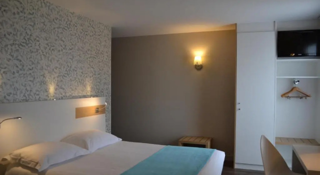 Трёхместный номер Standard Brit Hotel Les Alizes