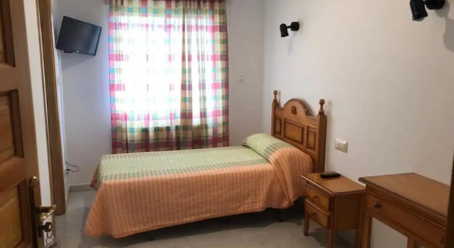 Hostal Arias, Забронировать Отель Сафра Badajoz Province, рядом с Церковь Канделария