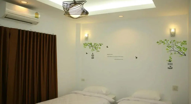 Phuphanom Villa, Varaa Villa Hotellit North-Eastern Thailand pysäköinnillä, Pysäköinti