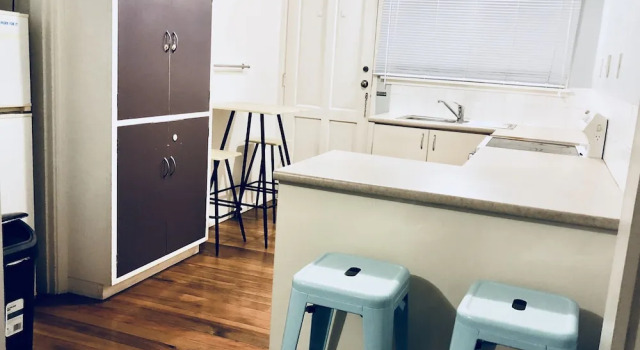 Good Deal House, Забронировать Апартаменты/квартира Отели Крайстчёрч с парковкой, Парковка