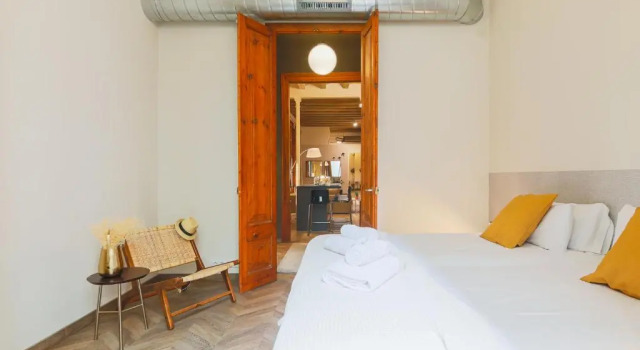 Апартаменты Avinyó- New Listing -Spacious Loft in the Gothic Quarter!