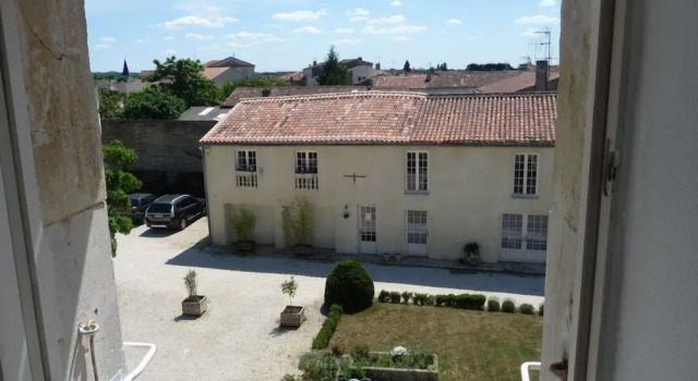 Трёхместный семейный люкс Logis Domaine du Prieuré