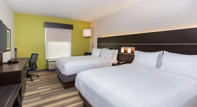 Четырёхместный номер Standard Holiday Inn Express & Suites Morristown by IHG