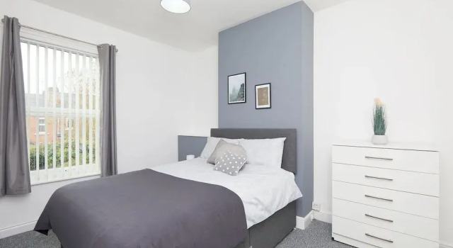 4 Bed Derby House - Long Stays- Parking, Book Feriehus Villaer i Derby, Villa
