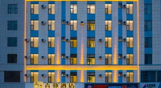 Qingpu Hotel (Qujing North Station Ethnic Middle School Branch), Rezerwuj Hotel Hotele w Qujing z parkingiem, Parking