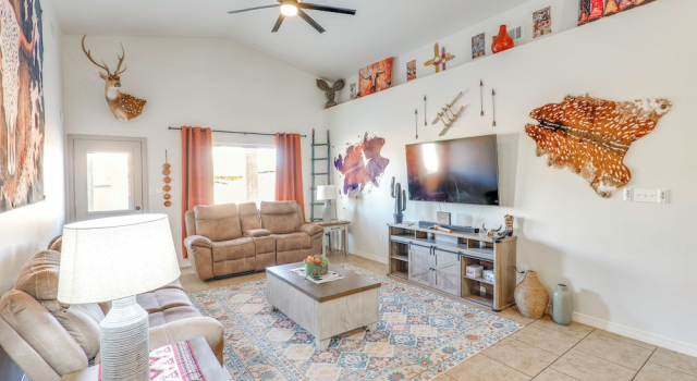 Fire Pit, Pets Welcome: Home 4 Mi to Dtwn Carlsbad, Varaa Lomakoti Carlsbad New Mexico