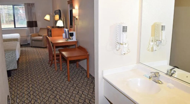 Четырёхместный номер Standard Beachfront Hotel Houghton Lake