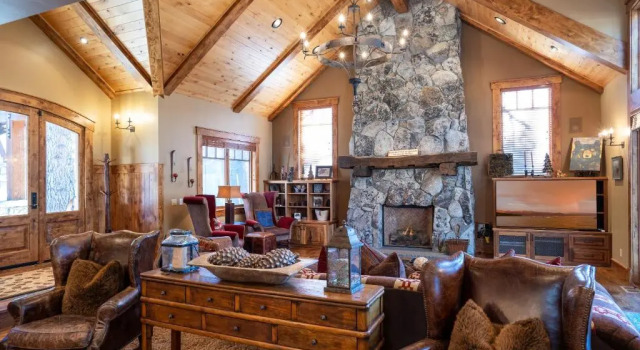 Luxury 4BD Located at Old Greenwood!, Rezerwuj Hotel Hotele w Squaw Valley z basenem, Basen