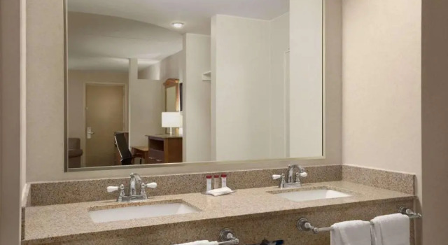 Studio Suite Ramada by Wyndham Rockville Centre