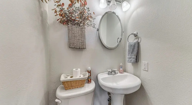 Condo w/ Hot Tub ~ 4 Miles to Ruidoso Winter Park!
