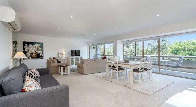 Spacious 2-bed Apartment Near Dining & Attractions