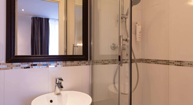 Одноместный номер Standard Hotel Apolonia Paris Montmartre; Sure Hotel Collection by Best Western