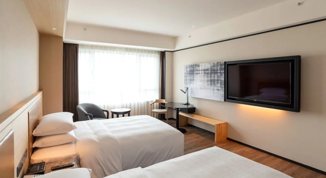 Четырёхместный номер Standard Sheraton Taoyuan Hotel