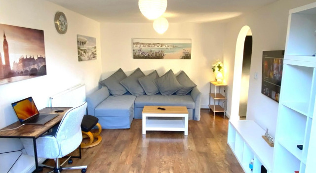Modern & Stylish 2 Bedroom Apartment! - Ground Floor - FREE Parking for 2 Cars - Netflix - Disney Plus - Sky Sports - 1 Gigabit Internet Service - Newly decorated - Sleeps up to 4! - Close to Bournemouth Train Station, Varaa Huoneisto Asunnot kohteessa Merseyside, Huoneisto